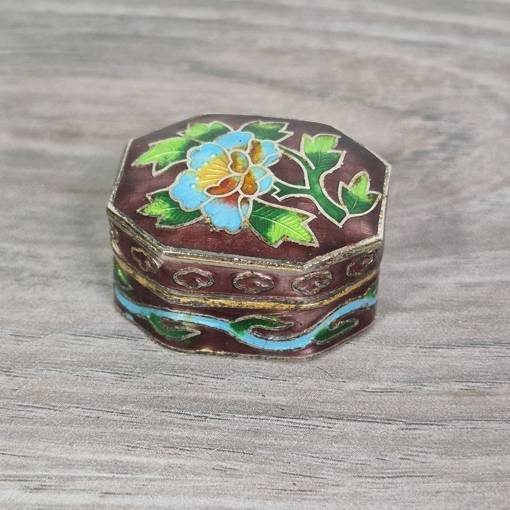 Chinese Cloisonné Enamel Mini Trinket Pill Box Hinged Red White Floral
